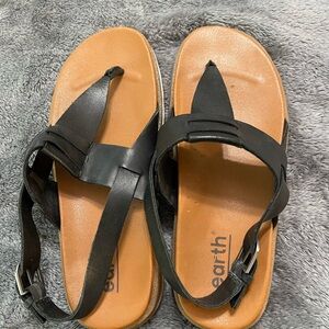 Earth Women's Black and Tan Sandals